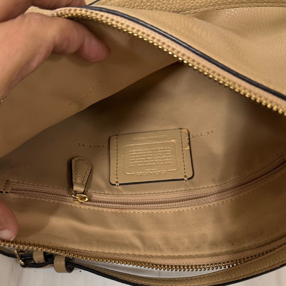 Vintage Coach Tan Leather Shoulder Bag - Picture 6 of 7